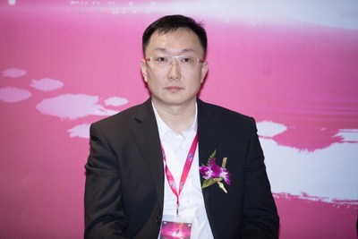 中国初级卫生保健基金会生命绿洲患者援助公益基金秘书长刘晓鹏介绍“苏达新生”援助项目