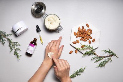 加州大学戴维斯分校的研究人员展开的一项最新研究发现，每天食用加州巴旦木以代替与之卡路里相等的其他零食，不仅可以改善成熟女性的面部皱纹，还将有助于减少皮肤的色素沉积