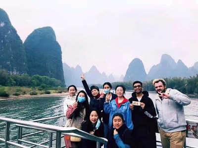 华尔街英语Adventure Club阳朔行学员Apple（第一排右一）