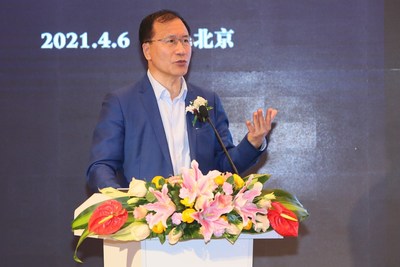 中国科学院院士、微生物代谢国家重点实验室主任邓子新于会上发言