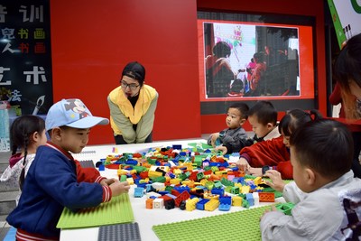 乐高®“乐乐箱”帮助孩子们通过玩乐进行学习和发展