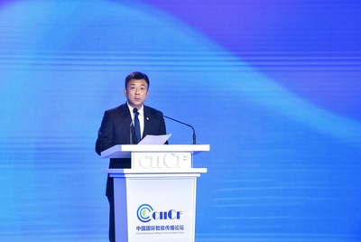无锡市委副书记、市长杜小刚发表主旨演讲