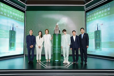 启动仪式，从左至右：皮肤学专家 周展超教授，修丽可品牌总经理 王敏粒女士，修丽可品牌大使李娜，修丽可品牌青春大使-INTO1-刘宇，新世界大丸百货 常务副总经理、党委书记 华海良，新世界大丸百货一楼、二楼商场经理 叶磊