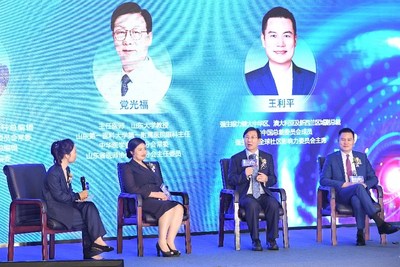 配图：嘉宾解读《中国白内障认知与诊疗现状调研报告》