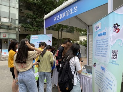 菲仕兰走进校园科普乳制品的益处