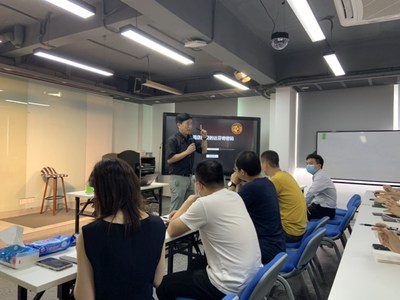 齐晓光先生率先授课 齐晓光先生率先授课