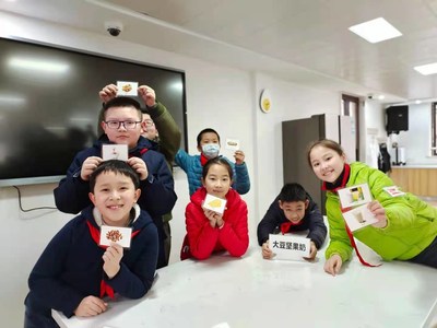 雀巢健康儿童项目校学生在上营养课