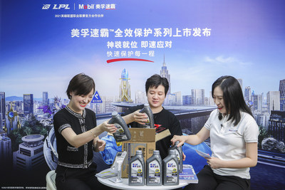 EDG俱乐部总教练阿布作为特约嘉宾参与活动直播