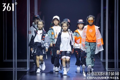“东方-破晓”三六一度-IISE-LIUYONG SS22新品发布会现场图片