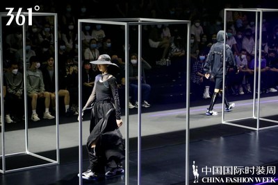 “东方-破晓”三六一度-IISE-LIUYONG SS22新品发布会现场图片