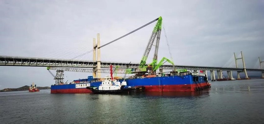 中联重科起重机在福建福清海坛海峡海上风电项目现场